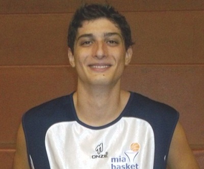 vincenzo-marabello-con-la-maglia-della-mia-basket